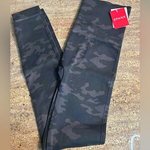 Spanx Leggings NWT Black Camo